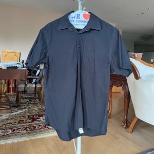Black button up short sleeve shirt
